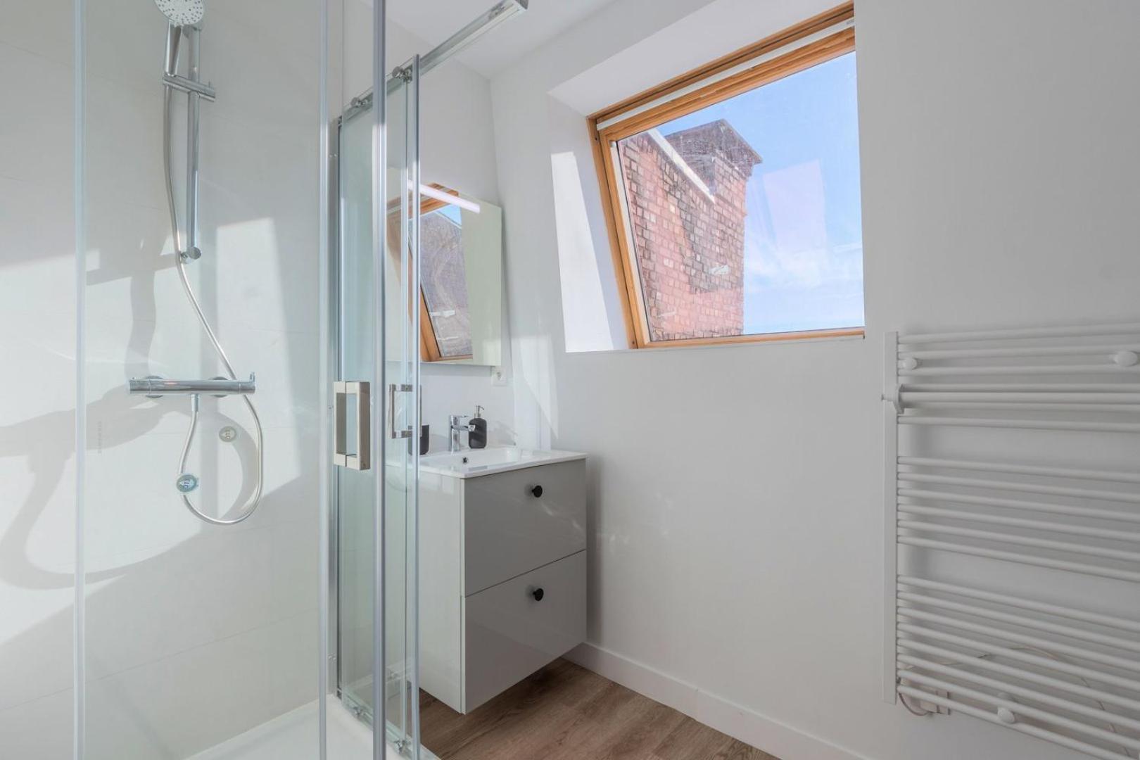 1 Bedroom Duplex Apartment, With Parking Tourcoing Luaran gambar
